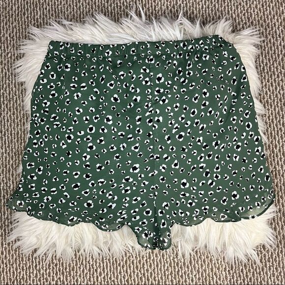 Jack by BB Dakota Sage Jungle Cat Shorts Size Small - Picture 4 of 6